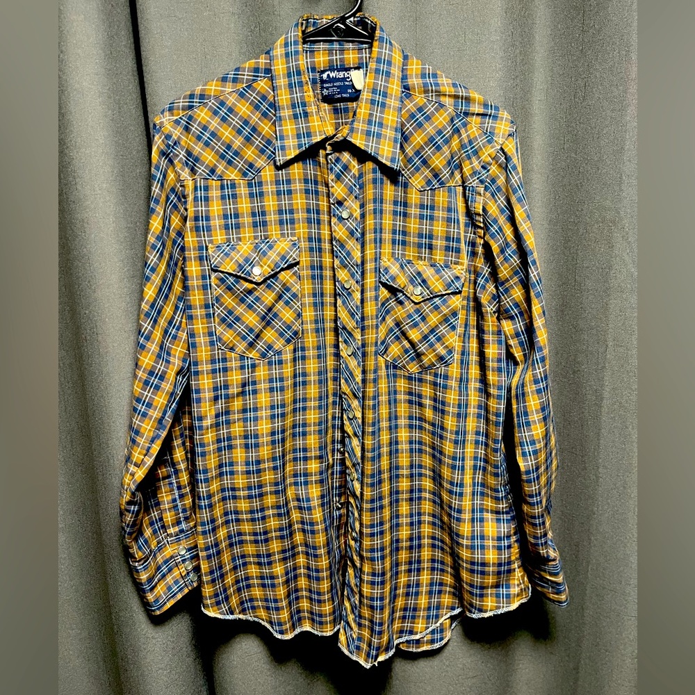 Vintage American Wrangler pearl snaps plaid cowboy shirt